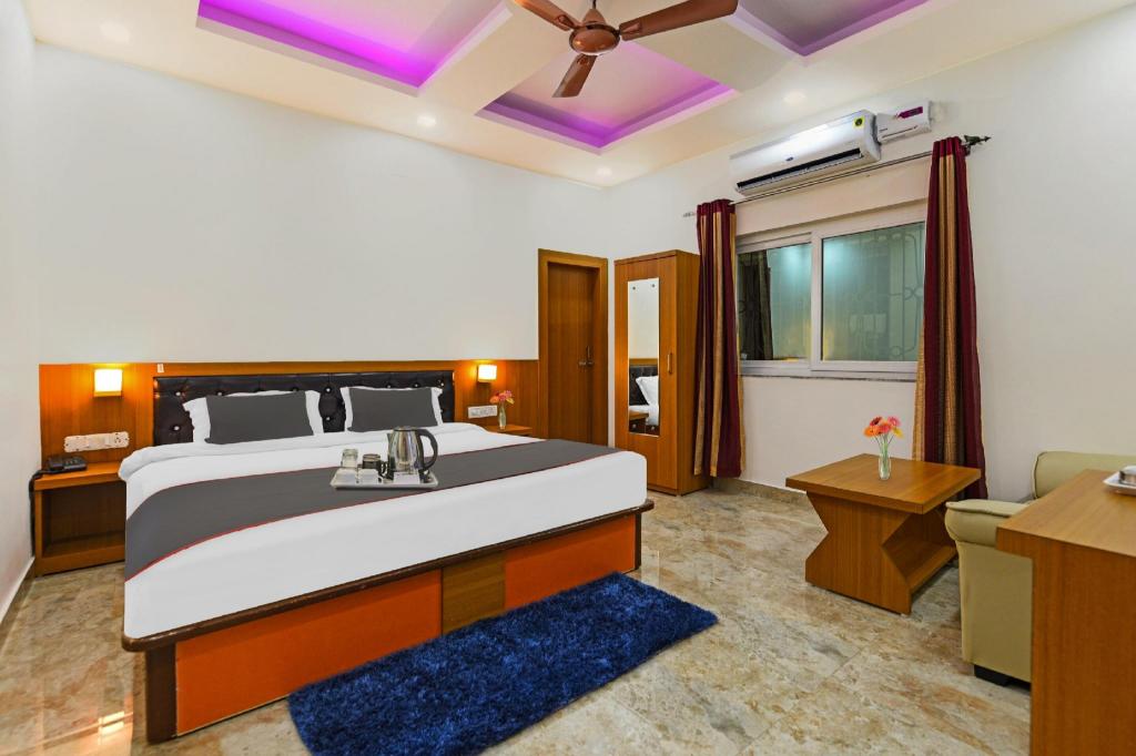 Well Furnished Room