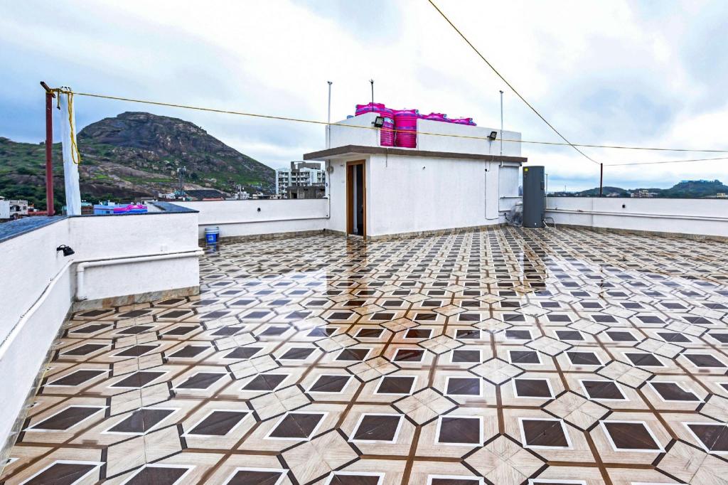 Roof Top Hotel D N Grand